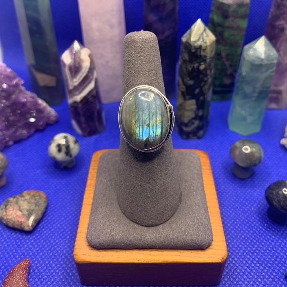 Flashy Striped Labradorite Oval Ring. .925 Sterling Plated. Size 6.5 - Picture 1 of 12